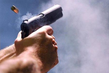 خميس الزمامرة..عناصر الامن تستعمل سلاحها لتوقيف شخص من ذوي السوابق عرض حياتهم للخطر